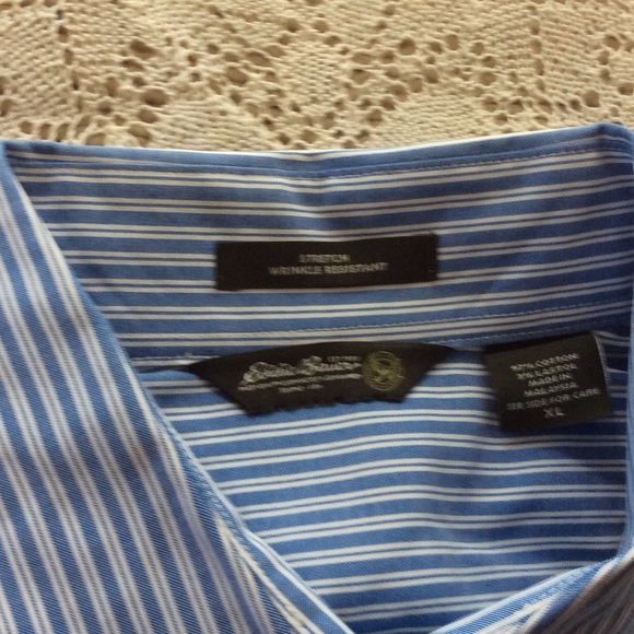 Eddie Bauer ⭐️ striped ⭐️ blue & white button up ⭐️ cotton mix ⭐️ stretch - Picture 3 of 5